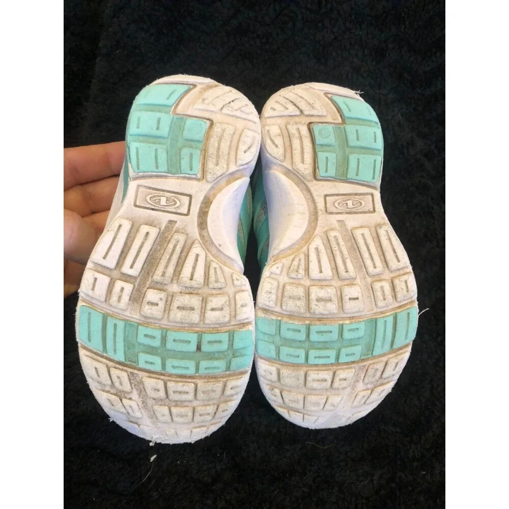 Girls toddler sneaker shoes size 8 gray